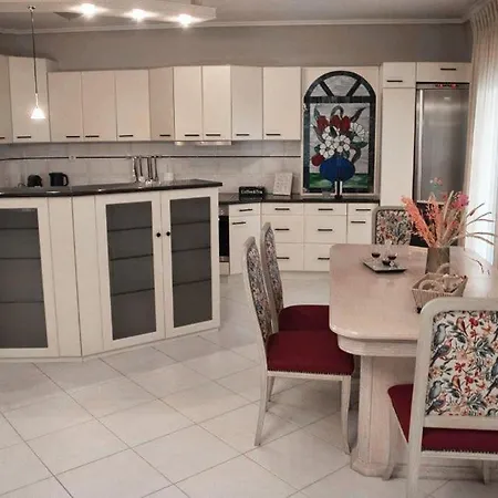 Delta - Stylish Family Apartment *